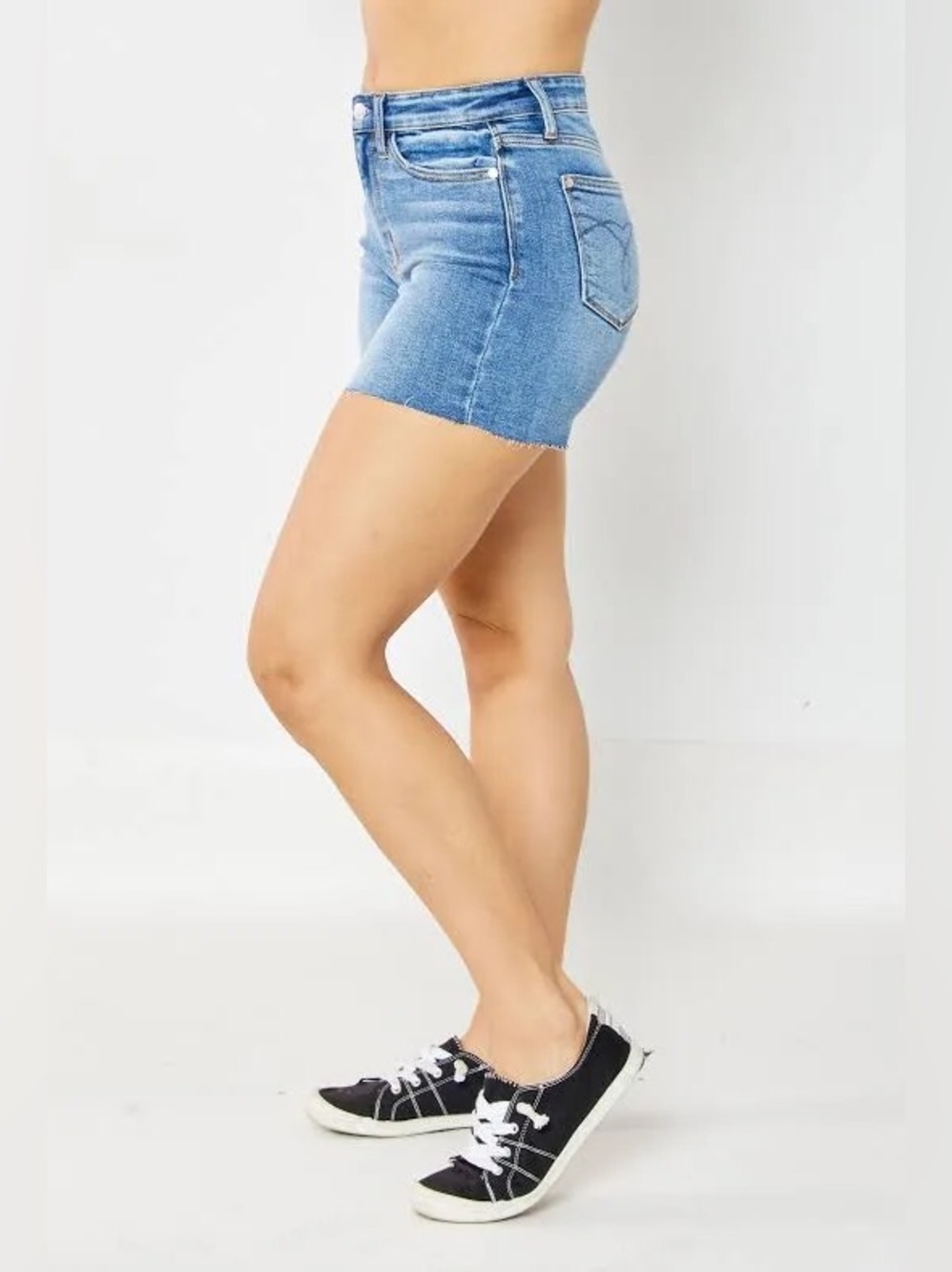Judy Blue Olivia High-Rise Medium Wash Denim Shorts in Size Large.